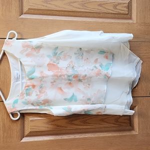Blouse sleevless layered top with pretty water color layer.